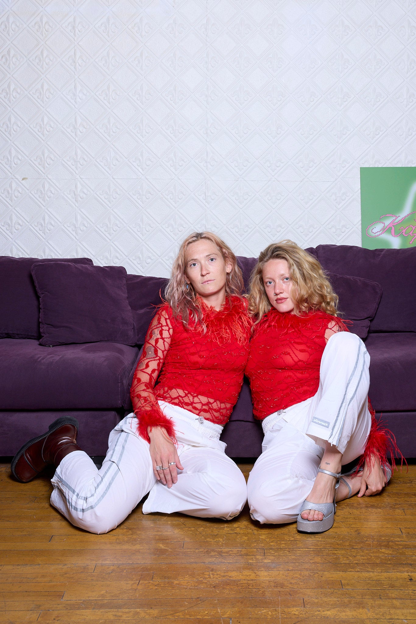 HAUT ROUGE ET PLUMES